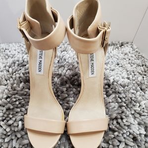 Steve Madden Nude Ankle Strap sandals